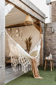 Zomerse tuininspiratie alsof je op een zonnig oord zit Hammock Stands, Diy Boho Decor, Cozy Backyard, Living Room Designs Small Spaces, Ibiza Style, Backyard Inspiration, Boho House, Nordic Home, Natural Home Decor