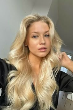 Long Hair Inspo Blondes, Total Blonde Hair, Hilda Sigurdsson, Warm Light Blonde Hair, Light Warm Blonde Hair, Ethereal Blonde, Bright Golden Blonde Hair, Golden Blonde Hair Color, Warm Blonde Hair