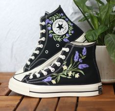 Converse Embroidery Ideas Black, Embroidered Converse High Tops, Embroidered Shoes Converse, Embroidery Converse, Embroidery Sneakers, Lavender Embroidery, Converse Embroidery, Floral Converse, Embroidered Lavender