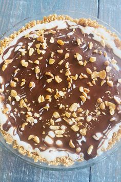 ice cream pie topped with chocolate and peanuts Drumstick Ice Cream, Ice Cream Pie, Ice Cream Cake Recipe, Lost 100 Pounds, Cream Pie Recipes, Homemade Ice Cream Recipes, Chocolate Pie, Cold Desserts, Ice Cream Pies