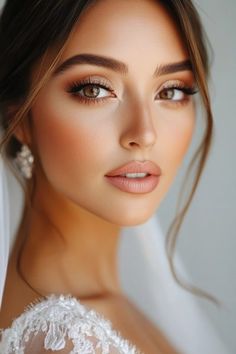 15 Stunning Fall Wedding Makeup Ideas For Brides Warm Wedding Makeup, Fall Wedding Makeup For Bride, Natural Fall Makeup, Winter Wedding Makeup, Soft Wedding Makeup, Fall Wedding Makeup, Wedding Makeup Ideas, Hazel Eye Makeup, Wedding Glam