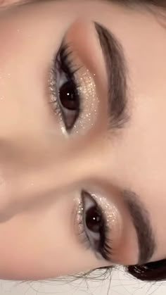 Prom Aesthetic Makeup, Prom Makeup Champagne, Makeup For Confirmation, Grad Makeup Ideas, Prom Makeup Without Eyeliner, Light Glam Prom Makeup, Golden Eye Look, Makeup Idea For Prom, Silver Glitter Eye Makeup Prom