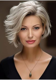 Short Silver Hair, Short Grey Hair, Blending Gray Hair, Haircuts For Medium Hair, Hair Color Highlights, Short Hair Haircuts, Trendy Short Hair Styles, Hairstyles For Women