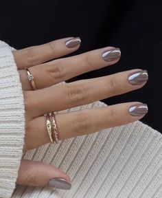 Brown Chrome Nails Short Square, Cute Short Nail Colors, Trending Manicure 2024, Stone Chrome Nails, Gel Chrome Nails Short, Chrome Neutral Nails, Light Brown Chrome Nails, Christmas Nails Minimalist, Early December Nails