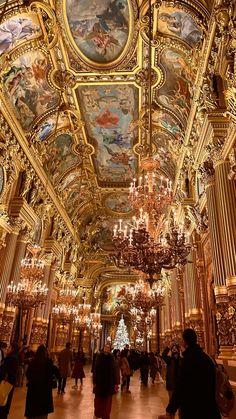 Castle Of Versailles, Versailles Aesthetic, Versailles Castle, Parisian Spring, Palace Versailles, Luxury Ceiling Design, Palace Of Versailles, France Paris, Culture Travel