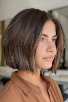 Achieve the ideal blunt cut bobs for thick hair! See all blunt bob haircuts for more sleek styles. Short Brown Hair, Chin Length Hair, Short Bob Haircuts, Haircut And Color, Hydrogen Peroxide, Hair Color And Cut, Bob Haircuts, Scrambled Eggs, Short Bob Hairstyles