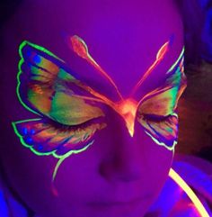 Uv Face Paint Ideas, Glow Paint Face Ideas, Glow Paint Body Designs, Black Light Paint Ideas Body Art, Glow In Dark Body Painting, Glow Party, Black Light