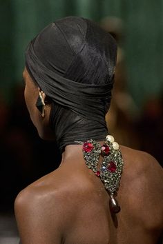 Detailed Jewelry, Anthony Vaccarello, Anne Hathaway, Inspiration Mode, Winter 2024, Fall 2024, Fashion Pictures, Fashion Details, Karl Lagerfeld