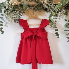 Cute dress for girls in boho style in red linen, with ruffle on the straps and diaper cover with ruffles on the back to match the little dress. A dress that girls can wear both for special occasions such as a birthday, as well as for a normal day for its simplicity and elegance design. A very cute model that stands out for its unique design so striking. You can see the sizes in our size chart, measure the child to see what size fits him best. CENTIMETROS 0-3 months: height 60 cm, chest 39.5 cm. Baby Girl Boho, Boho Flower Girl Dress, Red Linen Dress, Boho Flower Girl, Dress Apron, Ruffles Dress, Boho Baby Girl, Dress Baby Girl, Dress With Ruffles