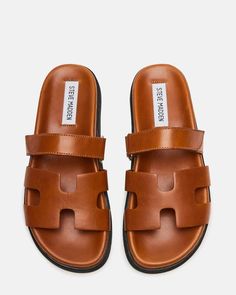 MAYVEN Camel Leather Flatform Slide Sandal | Women's Sandals – Steve Madden Effortless Chic, Mom Style, Sandals Summer, Shoe Game, Outfits Casuales