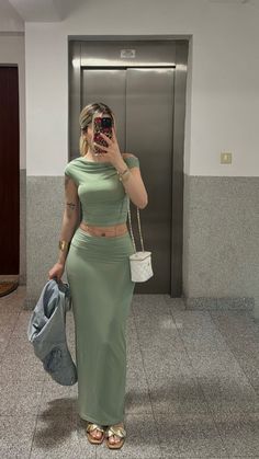 Body Con Dress Outfit, Outfits For Mexico, Chic Dress Classy, Indian Dresses Traditional, Effortlessly Chic Outfits, Asian Outfits, Casual Chic Outfit, Dressy Outfits, Teenage Fashion Outfits