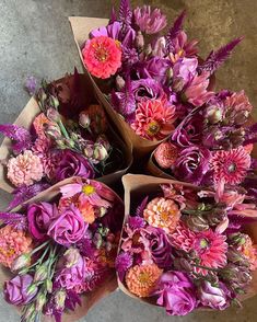 a bunch of flowers that are sitting on the ground