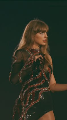 taylor swift performing on stage at the brity awards in london, england during her performance