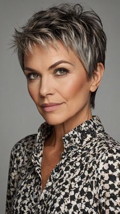 Stylish Short Hairstyles for Women Over 50 Jamie Lee Curtis Haircut Pixie Cuts, Short Hair Back View, Short Textured Hair, Short Hair Back, Modern Short Hairstyles, Double Menton, Short White Hair, Short Sassy Haircuts