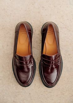 Albane Loafers - Glossy Burgundy - Bovine leather - Sézane Sezane Loafers, Burgundy Loafers, Mode Shoes, Herren Style, Chunky Loafers, Girl Falling, Looks Style, Preppy Outfits