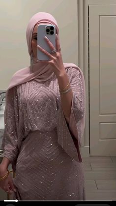 Pink Hijabi Dresses, Hijabi Evening Dresses, Hijabi Dresses Soiree, Fall Maxi Skirt Outfits, Soiree Dresses, Evening Gowns With Sleeves, Fest Outfits