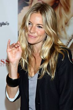 Sienna Miller hair color Grown Out Blonde Hair, Surfer Girl Hair, Growing Out Bangs, Good Hair Day, Hair Envy, Great Hair