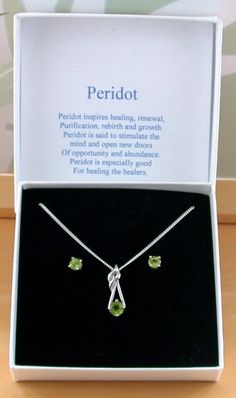 peridotflamenecklacestudset August Birthstone