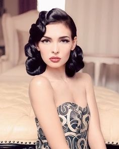 Cabelo Pin Up, 1930s Hair, Pin Up Hair, Retro Hair, Pin Curls, Vintage Makeup, Retro Hairstyles, Vintage Hair