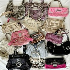 2000s Bags Aesthetic, Classy Summer Fashion, 2000s Bags, Edgy Summer Outfits, Edgy Summer, Guess Vintage, Vintage Designer Bags, 2000s Outfits