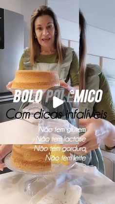 a woman holding a cake in front of her face with the words bolo pemico com dicass informais