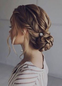 Half Up Half Down Hair Prom, Easy Hairstyles For Medium Hair, Prom Hairstyles For Short Hair, Prom Hairstyles For Long Hair, Scene Hair, Round Faces, Short Hair Styles Easy