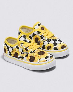 Customs Toddler Sunflowers Authentic Customised Vans, Snow Surfing, Mom Shoes, Vans Original, Vans Store, Authentic Vans, Van Doren, Vans Logo, Custom Vans