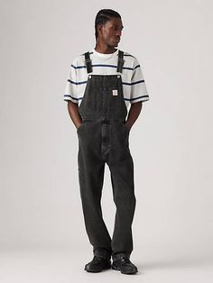 Everyone needs a pair of overalls, and these Red Tab Overalls are as classic as they come. The quality, durable design plus the fact that this workwear staple never goes out of style means this piece is one you'll wear forever-ever. Essential overalls Classic patch chest pocket, front pockets and smaller side pockets Adjustable straps for a just-right fit Finished with utility pockets Dungaree Outfits, Overalls Grunge, Jean Jumpsuit Outfit, Flare Outfits, Mens Jeans Guide, Levis Overalls, Men Overall, Levis Outfit, Men's Overalls