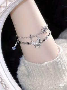 Korean Jewellery, Fantasy Jewelry Magic, Stylish Jewelry Accessories, Spring Jewelry Trends, Butterfly Anklet, Golden Globes Red Carpet, Sweet Jewelry