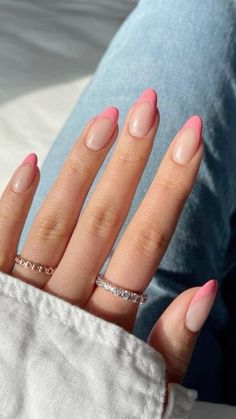 Almond Nails Pink, Pink Tip Nails, Pink French Nails, Kutek Disney, Unghie Nail Art, Baby Pink Nails, Short Fake Nails, Pink Manicure, Baby Rosa