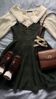 Dark Green Dresses, Dark Green Dress, Dark Academia Fashion, Cottagecore Outfits, Fashion Pieces