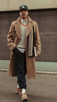 vintage style Men's French Fashion, Mens Topcoat Outfit, Paris Outfits Men Fall, Dapper Street Style Men, Mysterious Outfits Men, Winter Street Style Men, Male Sweater Outfit, Paris Street Style Men, Fall Mens Fashion