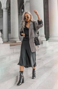 Silk Cami Dress, Dress And Boots, Weekend Mode, Mode Hippie, Looks Street Style, Black Women Fashion