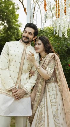 Engagement Dress For Groom, Wedding Matching Outfits, Bride Groom Photoshoot, Engagement Dress For Bride, Groom Photoshoot, Engagement Photography Poses, Indian Wedding Video, Couple Wedding Dress