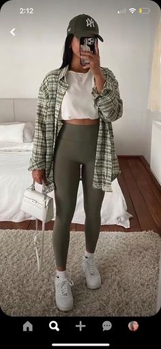 Candace Baker's Amazon Page Modele Fitness, Look Legging, Chique Outfits, Legging Outfits, Green Leggings, Causual Outfits, Outfits With Hats, Mode Inspo, Looks Chic