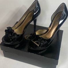 Oh Gurllll Talk About Sexy!!!! New W/Tag. Carlos Santana Patent Leather Heels. Adorned With Black Ribbon Across Toes. Size 8.5m Modest Goth, 2000s Heels, 90s Heels, 2000s Stuff, Girly Heels, Funky Shoes, Stunning Shoes