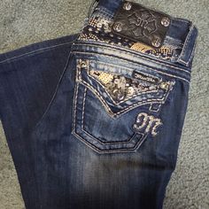 Only Worn A Couple Times But Pretty Much Brand New. I Kept Them Nice Because I Loved Them So Much. No Wear And Tear On Them. Very Cute Back Pockets. I Just No Longer Fit Them. Smoke Free Home. Offers Are Welcome(: Miss Me Jeans Flared, Missme Jeans Outfits, Country Jeans, Bedazzled Jeans, Jeans Flared, 2000 Fashion, Cute Jeans, Denim Design, Miss Me Jeans