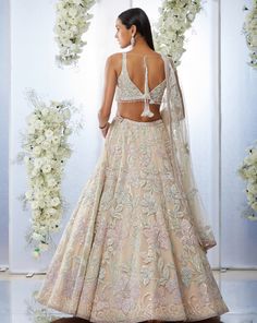 Boho Wedding Makeup, Tuscan Summer, White Lehenga, Lehenga Designs Simple, Floral Lehenga, Lehenga Blouse Designs, India Map