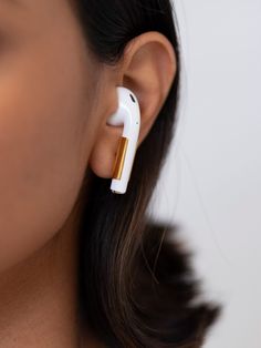 MISHO's Minimal/Active Pods will revolutionise the way you wear and style your EarPods. Handcrafted in bronze with a choice of 24k gold or a silver finish, these little minimal earrings not only look great but act as little supports. Designed so you can effortlessly slip your EarPods in and out of the earrings through the day (you won't even need a mirror), you'll never want to wear your EarPods without them! Note: These earrings fit best with the original Apple AirPods. Please email us on info@ Airpod Holder, Ear Pods, Kinetic Jewelry, Earings Jewelry, Jewelry Ceramic, Accessorize Jewellery, Brass Jewellery, Smart Jewelry, Minimal Earrings