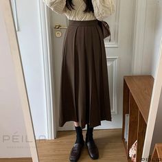 Peilia - High-Waisted Pleated Midi Skirt in Coffee Brown with A-Line Silhouette Brown Pleated Skirt, Brown Maxi Skirts, Dark Coffee, Pleated Maxi Skirt, Brown Outfit, Pleated Maxi, Spring Outfits Women, Coffee Brown, Pleated Midi Skirt