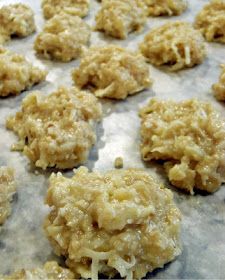 Coconut Oatmeal No Bake Cookies. These are amazing!! Christmas Bites, Oatmeal No Bake, Church Desserts, Oatmeal No Bake Cookies, Coconut Oatmeal, Meringue Kisses, Bake Goods, Baking Recipes Cookies, Bake Cookies