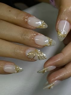 Egypt Inspired Nails, White Nails Gold Design, Summer Gold Nails, Acrylic Nail Designs Gold, Leo Inspired Nails, Birthday Nails Gold, Charro Nails, Gold Stiletto Nails, Country Nails