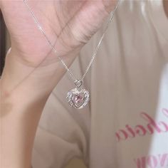 Halskette mit hohlem Kristallanhänger in Herzform MK19119 Y2k Aesthetic Pink, Emo Jewelry, Neck Necklace, Princess Jewelry, Crystal Heart Pendant, Aesthetic Jewelry, Pendant Heart, Wedding Aesthetic, Silver Heart Pendant