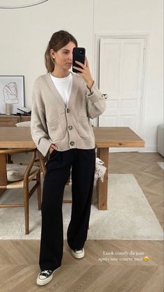 ouftits inspo daily Casual Sweater And Leggings Outfit, London School Outfit, Thrifty Business Casual, Cool Teacher Outfits Casual, Cropped Slacks Outfit, Teacher Autumn Outfits, Classic Timeless Outfits For Women, Casual Outfits With Slacks, Comfy Period Outfit For Work