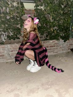 diy halloween costume Cheshire Cat Steampunk, Chester Cat Halloween Costumes, Halloween Costume Cheshire Cat, Cheshire Cat And White Rabbit Costume, Halloween Solo Costume Ideas, Chester The Cat Costume, Chester Cat Makeup, Blue Cheshire Cat Costume, Cheshire Cat Halloween Costumes