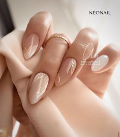 Nude Nail Art For Wedding, Gold Bridal Nails, Nail Art Wedding Elegant, Bridal Nails Art, Acrylic Nails Almond Shape, Oval Nails Designs, Bridal Nails Designs, Gel Toe Nails, Bridal Nail Art