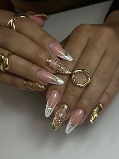 White And Gold Nails Aesthetic, Nails With Gold Detailing, Gold Nails Ideas Almond, Apollo Inspired Nails, Silver Classy Nails, New Years Nails Design Almond, Gold And White Almond Nails, Gold Powder Nails, 3d Gold Nails