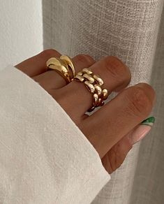 Top Jewelry Trends, Pretty Earring, Dope Jewelry Accessories, Jewellery Trends, Inexpensive Jewelry, Big Jewelry, Ring Trends, Earring Trends, Jewelry Accessories Ideas