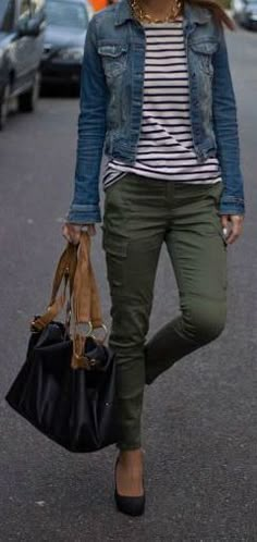 Looks Jeans, Olive Pants, What Is Fashion, Mode Casual, Green Pants, 가을 패션, Fall Winter Style, Casual Fall Outfits, Wardrobe Ideas