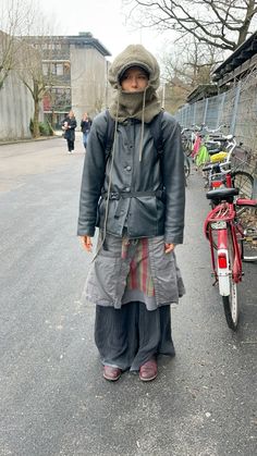 Homelesscore Outfits, Berlin Winter Fashion, Homeless Aesthetic Outfit, Homeless Clothes, Soviet Fashion, Concept Clothing, Bear Outfits, Fashion Images, Warm Outfits